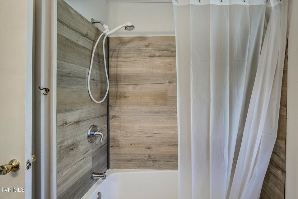 Photo #10: 121 Smith Avenue