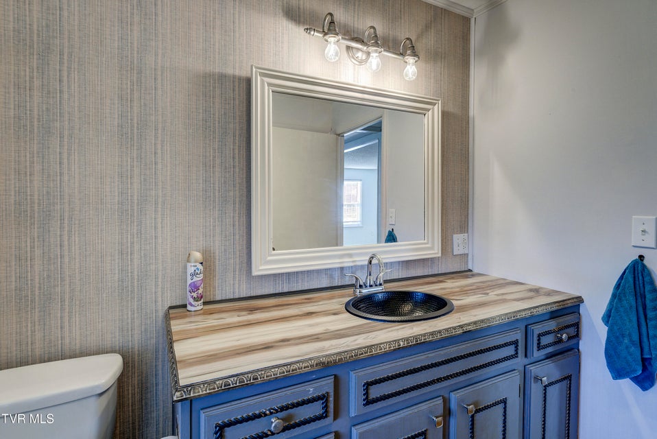 Photo #11: 121 Smith Avenue