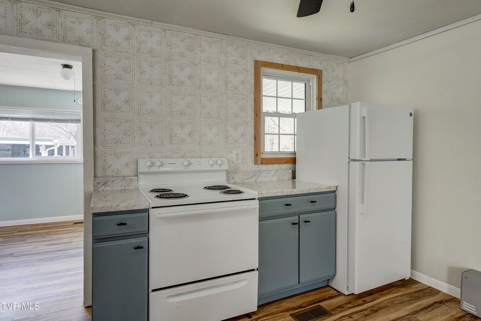 Photo #21: 121 Smith Avenue