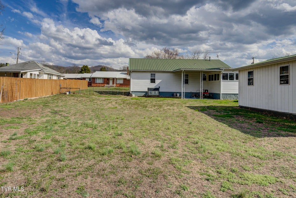 Photo #32: 121 Smith Avenue