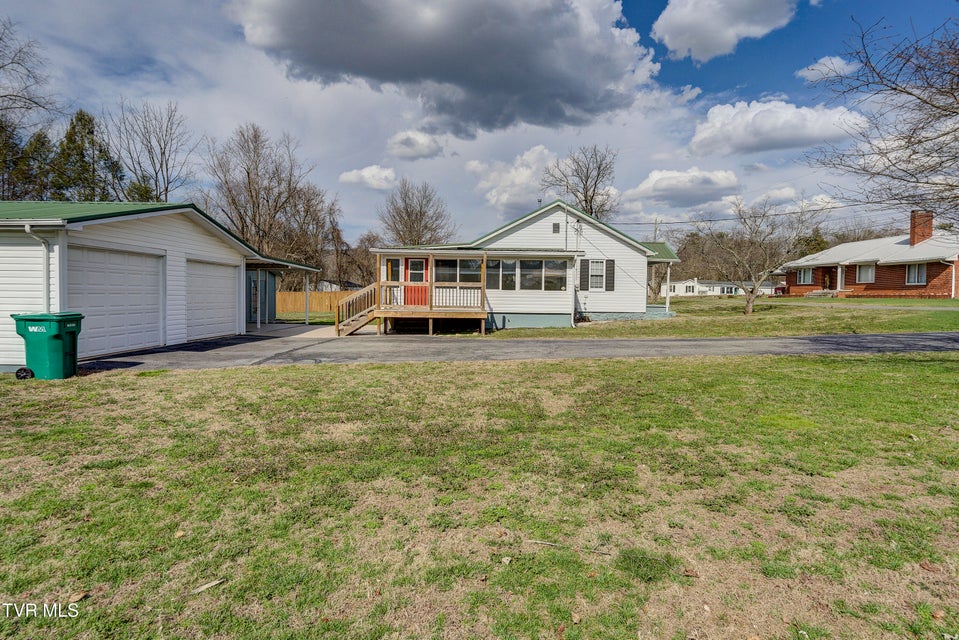 Photo #36: 121 Smith Avenue