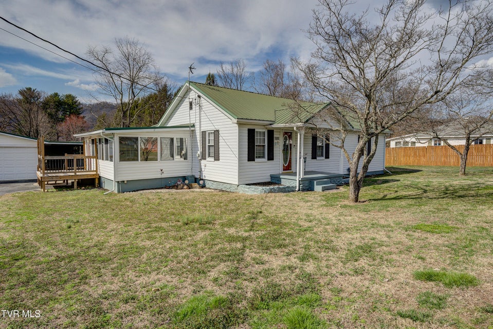 Photo #37: 121 Smith Avenue