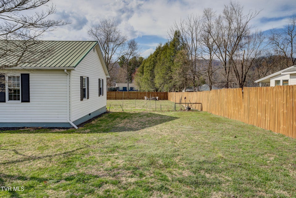 Photo #38: 121 Smith Avenue