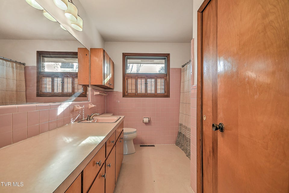 Photo #17: 2744 Circle View