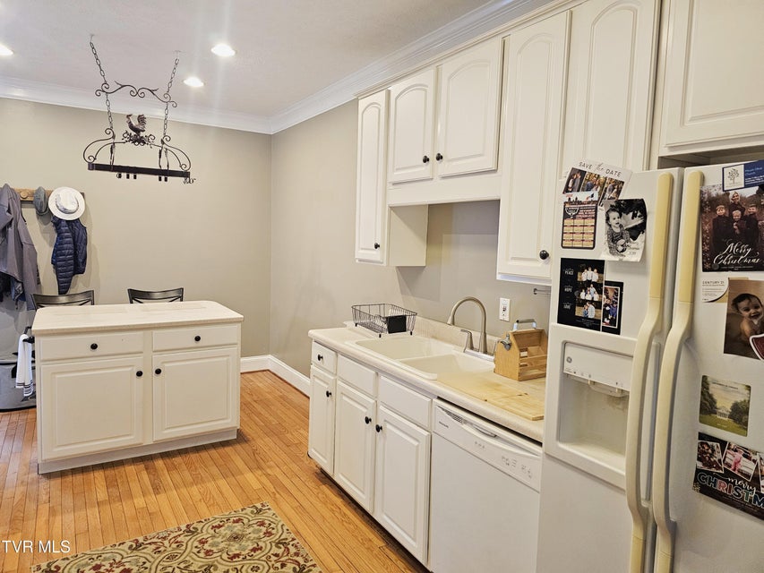 Photo #12: 700 A The Terrace Street