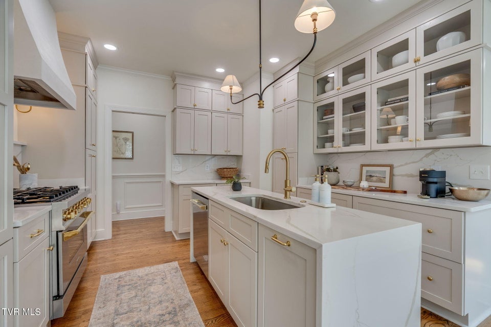 Photo #12: 10 Pendleton Place