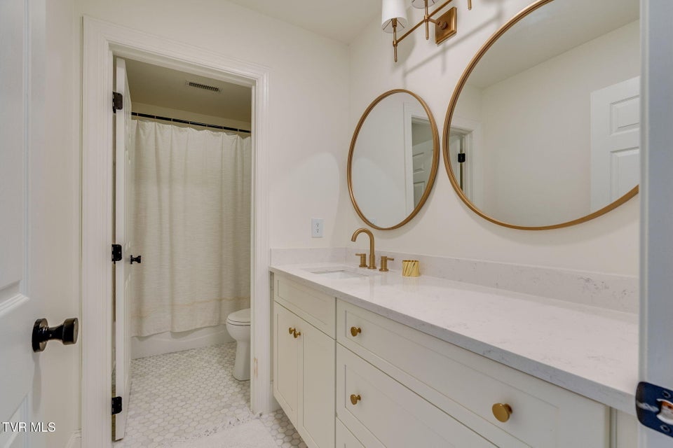 Photo #31: 10 Pendleton Place