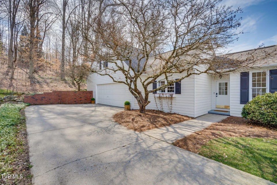 Photo #40: 10 Pendleton Place