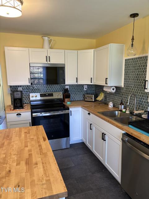 Photo #11: 18408 Fortunes Way