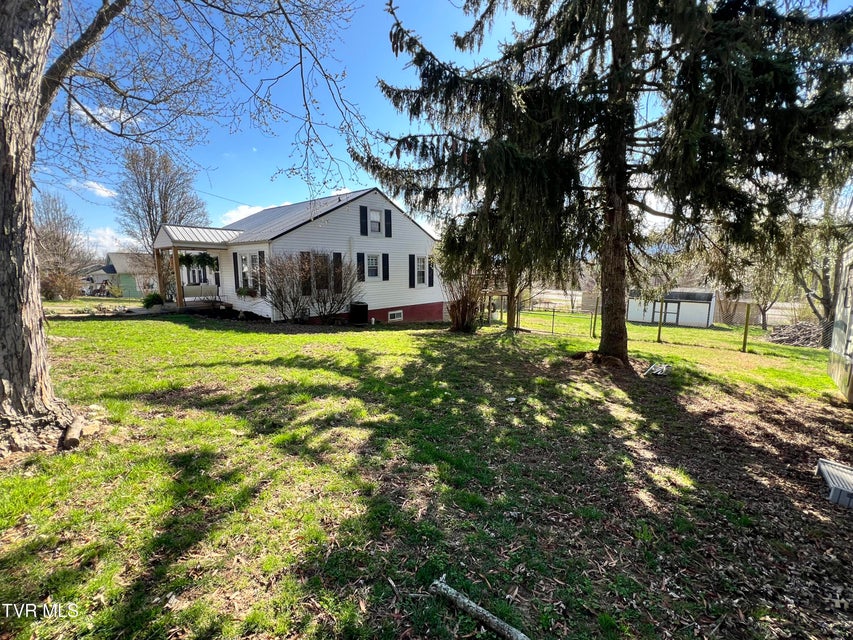 Photo #3: 424 Bay Street