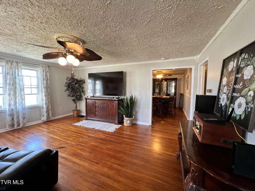 Photo #7: 424 Bay Street