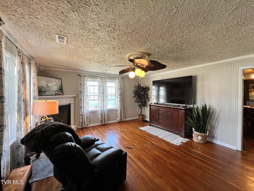 Photo #8: 424 Bay Street