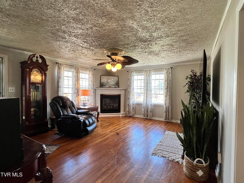 Photo #11: 424 Bay Street