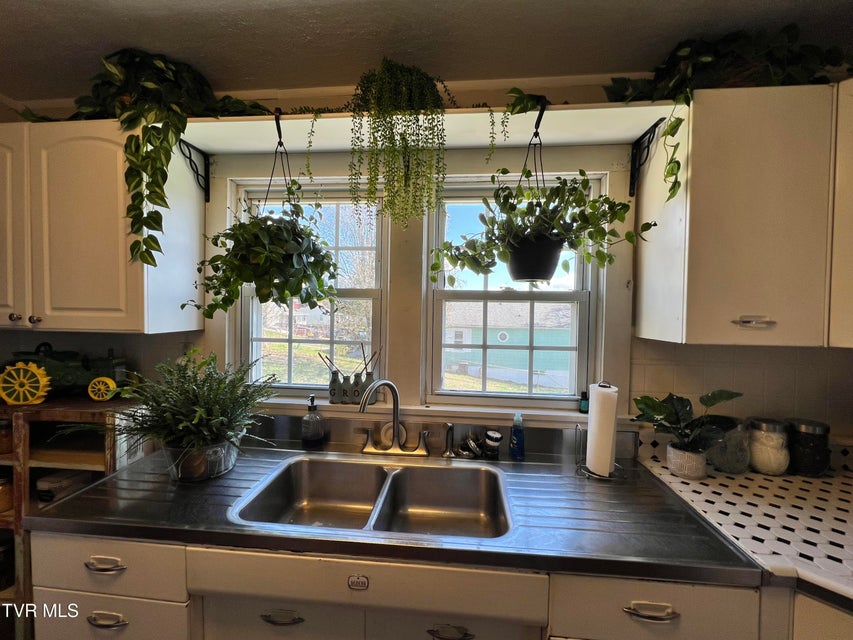 Photo #17: 424 Bay Street