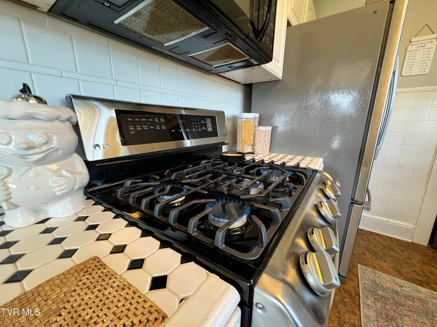 Photo #21: 424 Bay Street