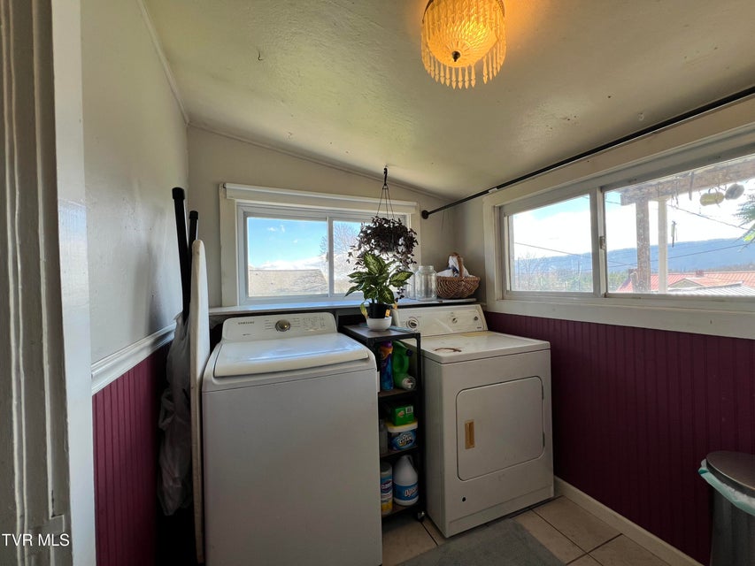 Photo #23: 424 Bay Street