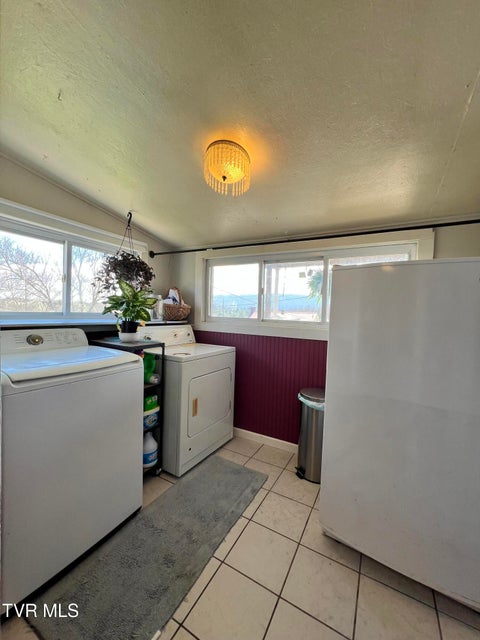 Photo #22: 424 Bay Street