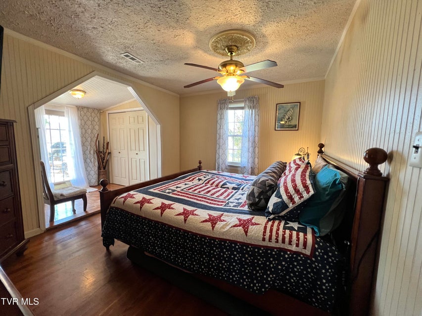 Photo #26: 424 Bay Street