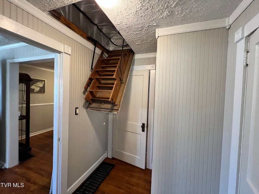 Photo #35: 424 Bay Street