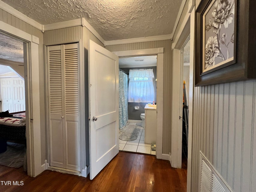 Photo #25: 424 Bay Street