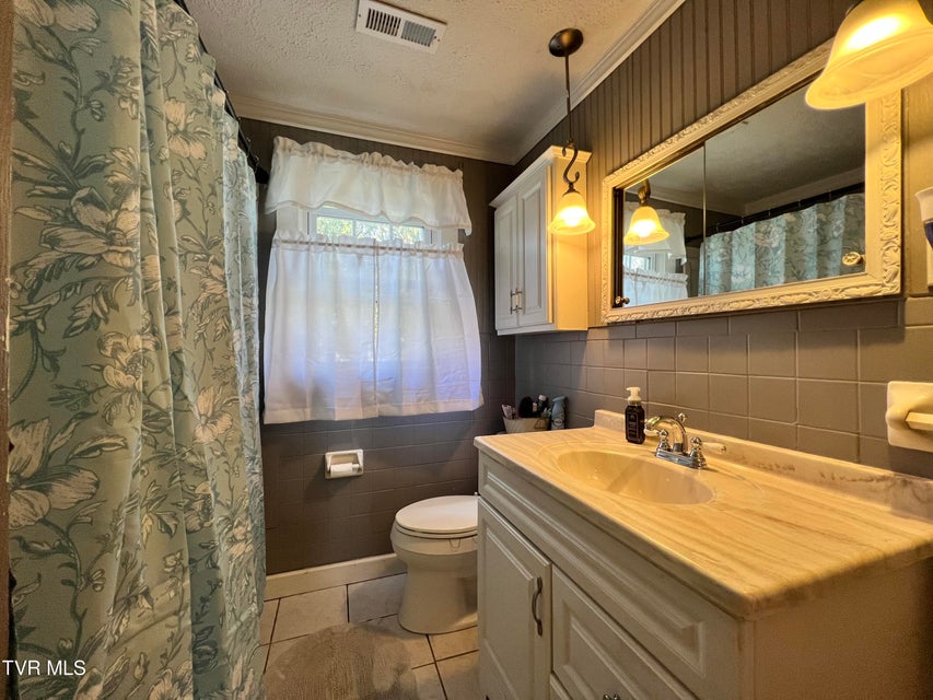 Photo #31: 424 Bay Street