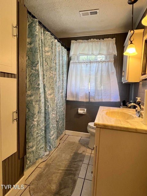 Photo #32: 424 Bay Street