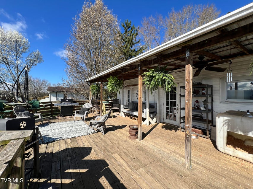 Photo #40: 424 Bay Street