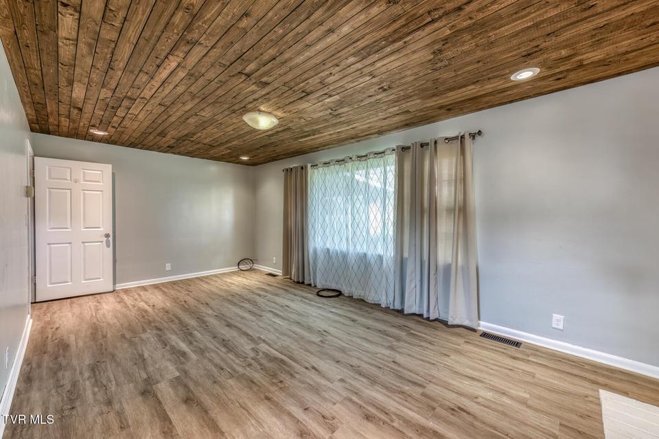 Photo #10: 1505 Norway Street