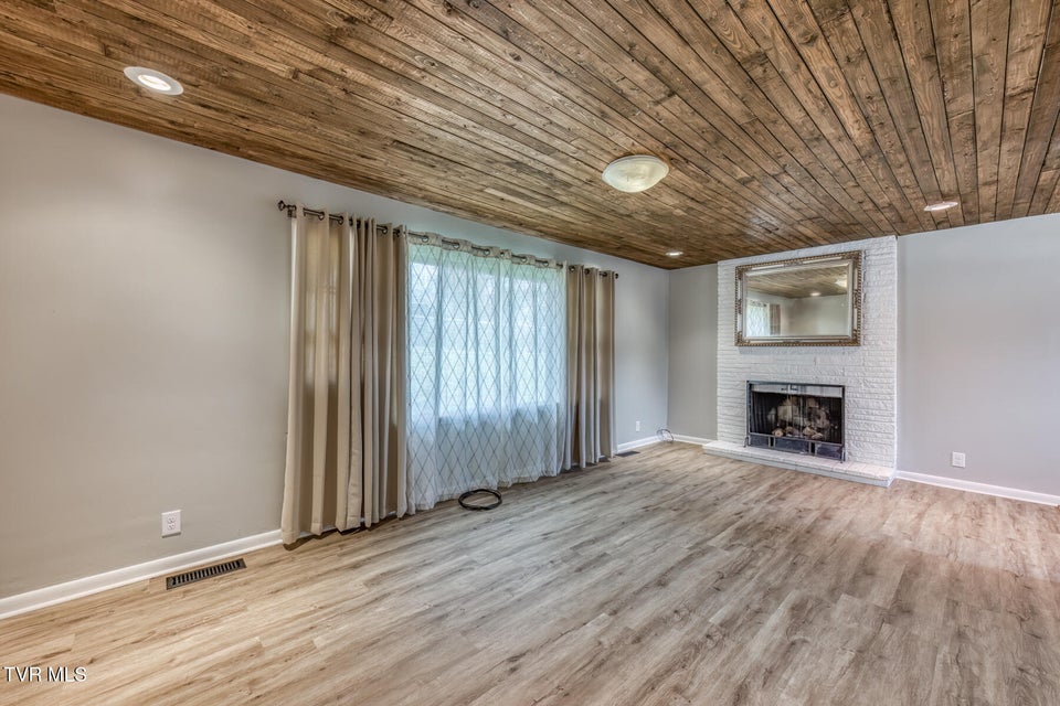 Photo #13: 1505 Norway Street