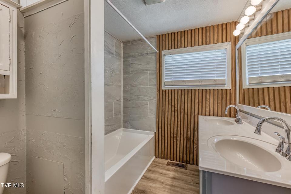 Photo #14: 1505 Norway Street