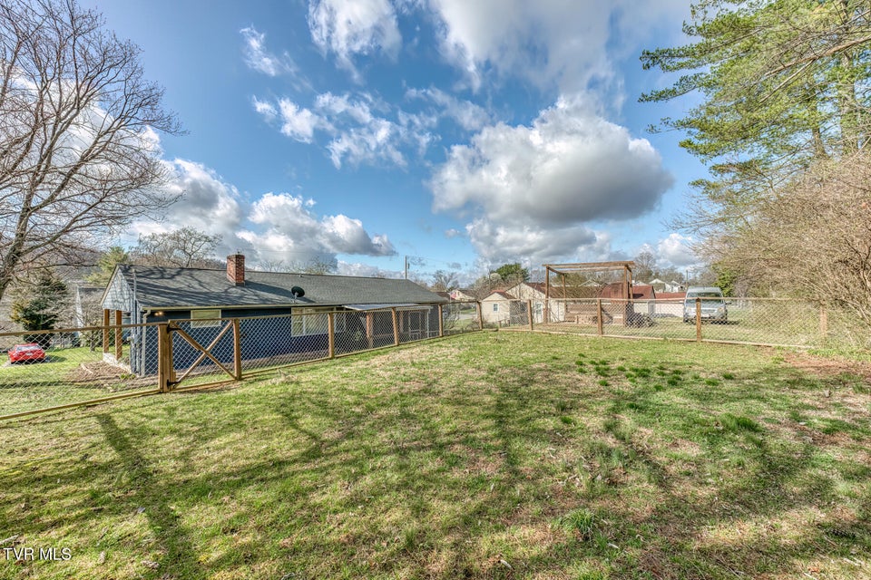 Photo #27: 1505 Norway Street