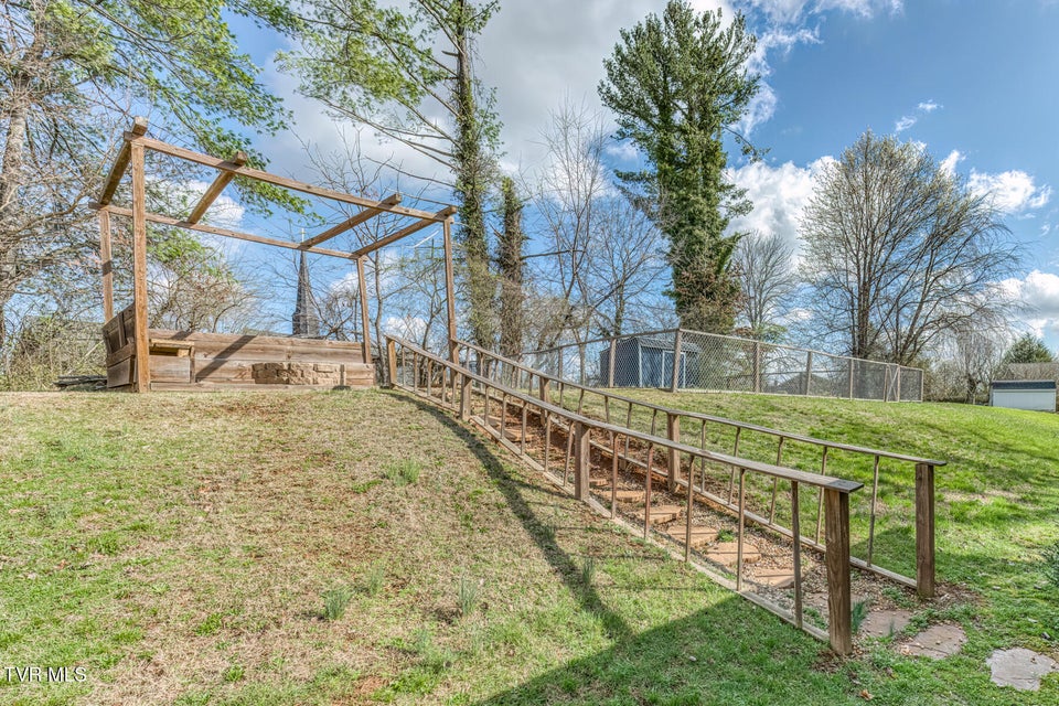 Photo #32: 1505 Norway Street