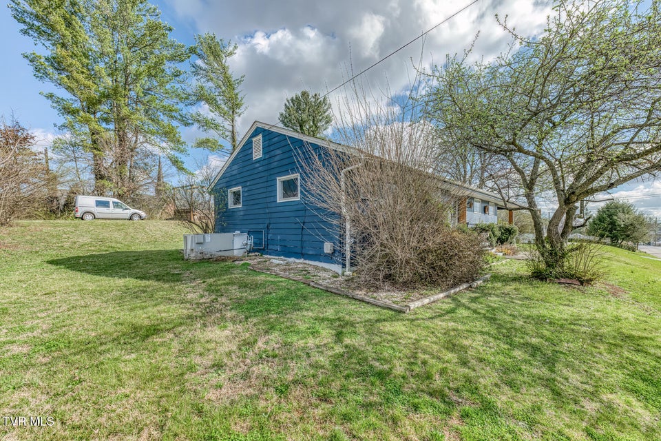 Photo #34: 1505 Norway Street