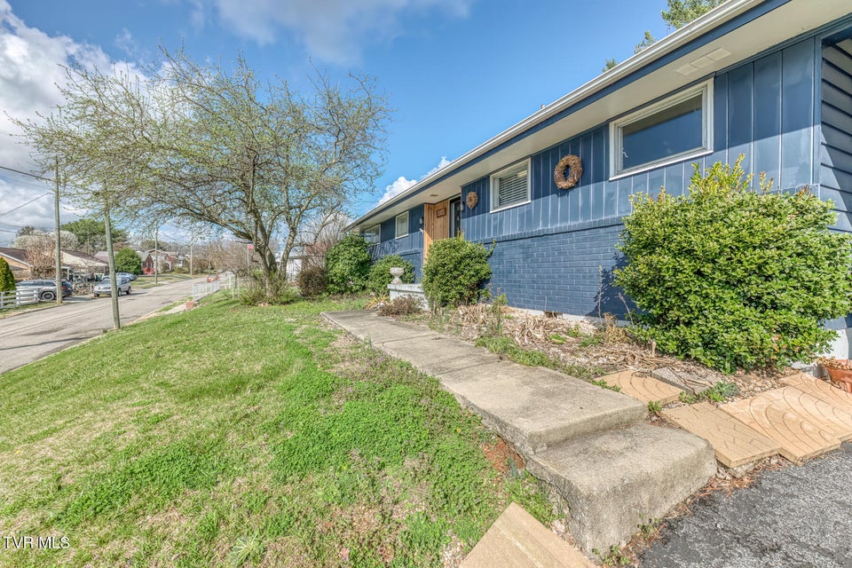 Photo #35: 1505 Norway Street