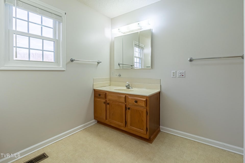 Photo #34: 139 Brandon Lane