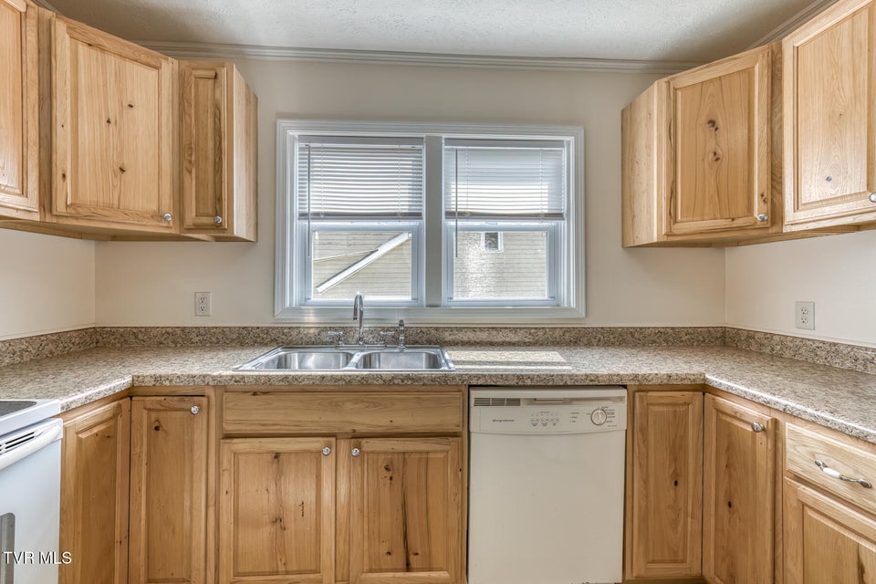 Photo #11: 1005 Tennessee Avenue