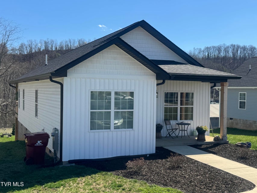 Photo #2: 1610 Millard Street