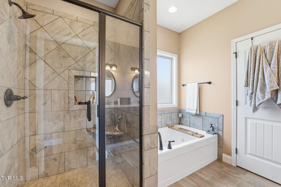 Photo #15: 217 Laurel Canyon