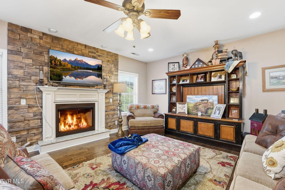 Photo #6: 217 Laurel Canyon