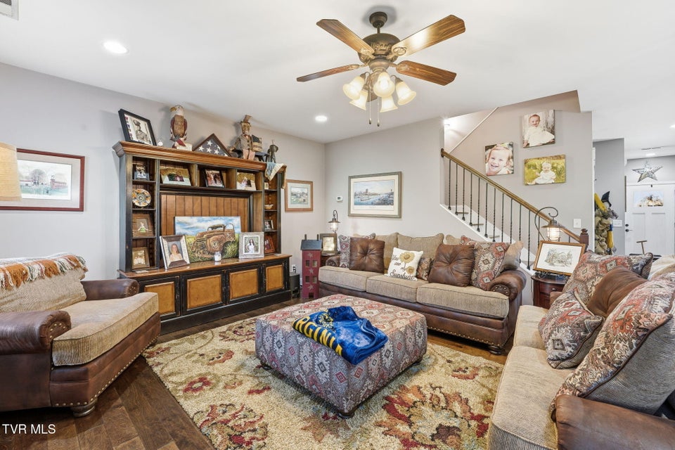 Photo #7: 217 Laurel Canyon