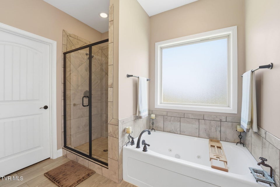 Photo #17: 217 Laurel Canyon