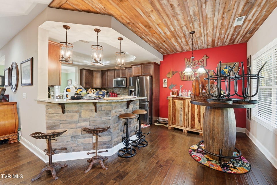 Photo #11: 217 Laurel Canyon