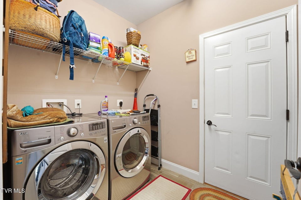 Photo #33: 217 Laurel Canyon