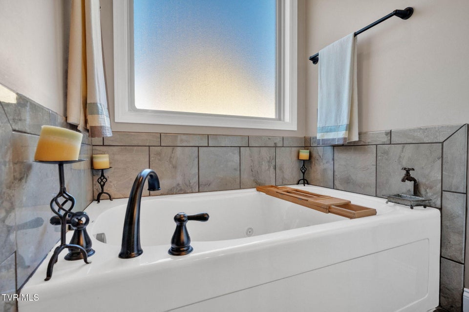 Photo #16: 217 Laurel Canyon