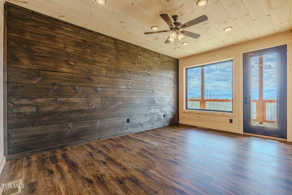 Photo #18: 1829 Fantasy Way