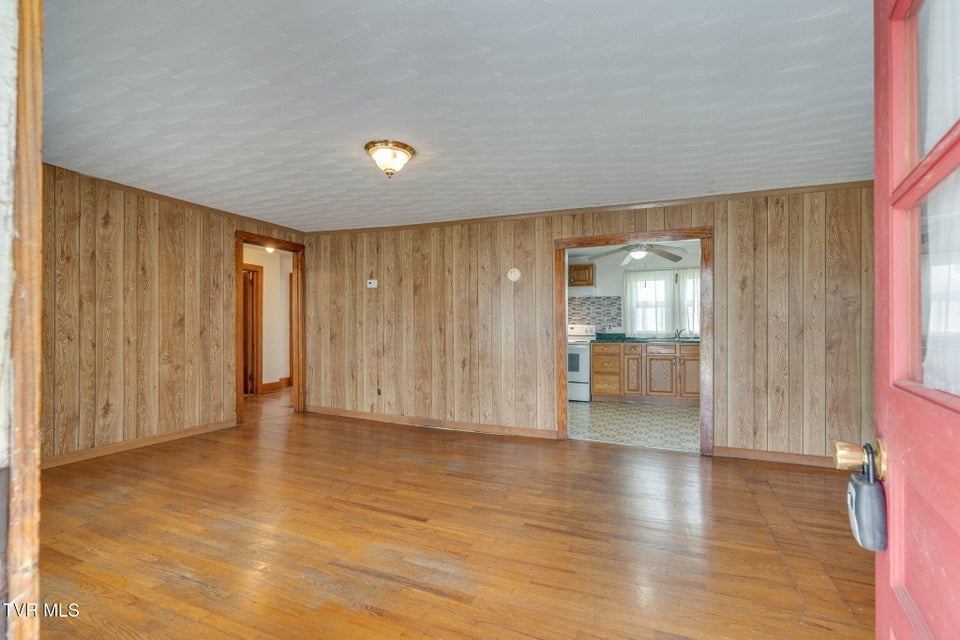 Photo #4: 102 Brewer Street