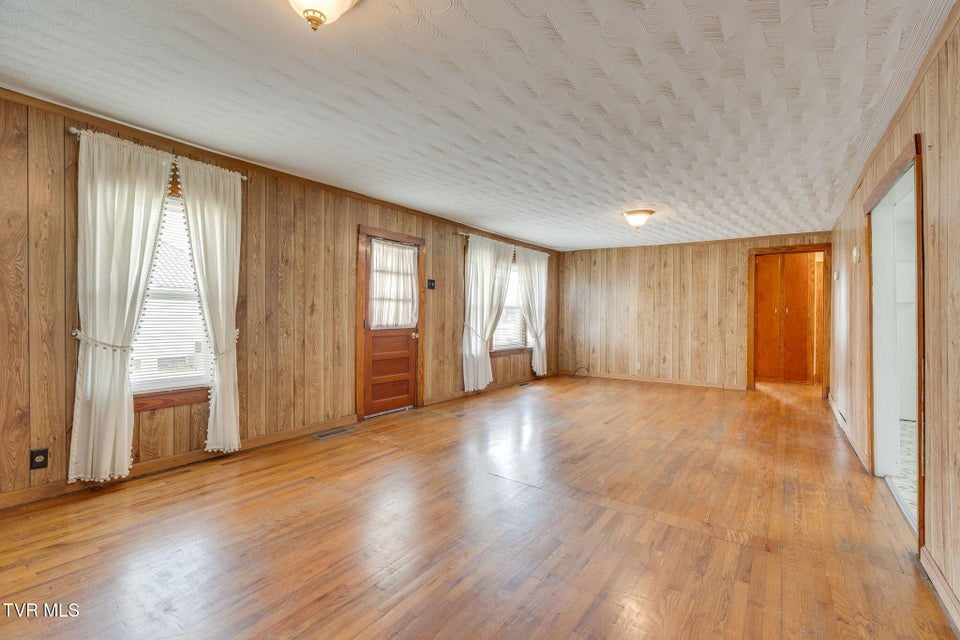 Photo #5: 102 Brewer Street