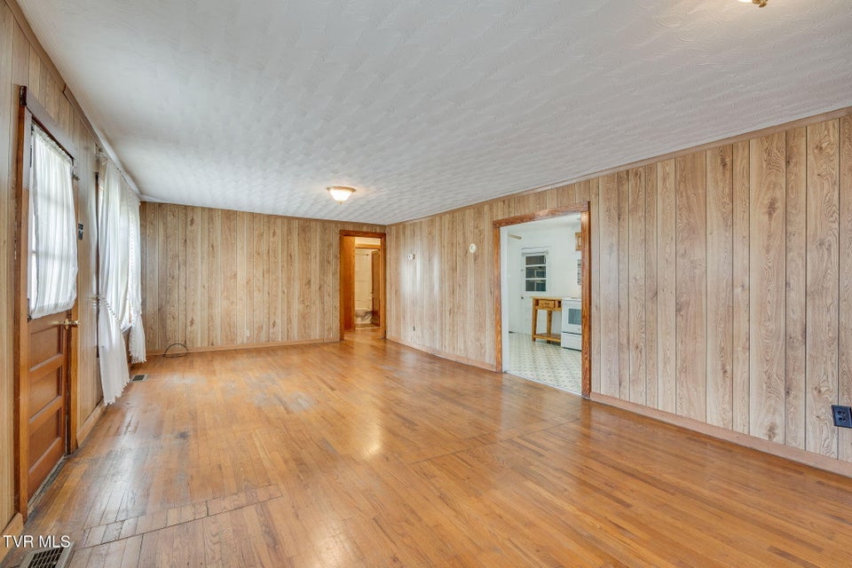 Photo #6: 102 Brewer Street