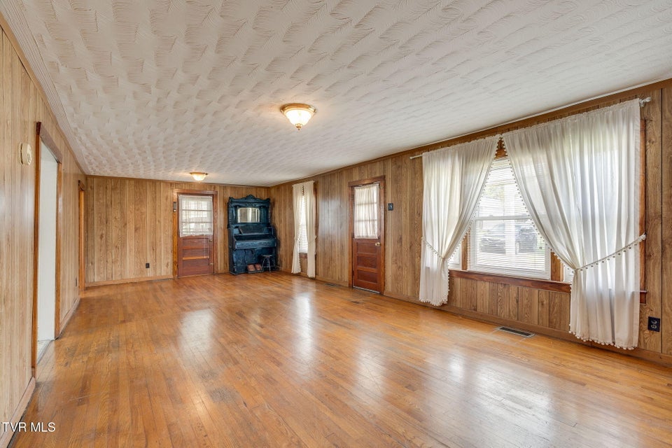 Photo #7: 102 Brewer Street