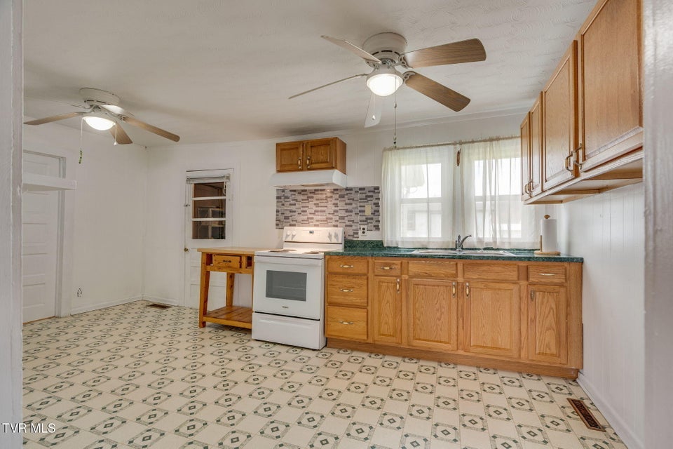 Photo #8: 102 Brewer Street